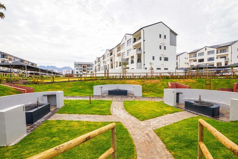 To Let 2 Bedroom Property for Rent in Paardevlei Western Cape